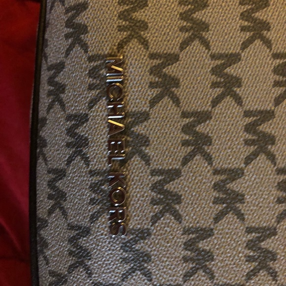 Authentic Michael Kors grey leather purse - Picture 2 of 8